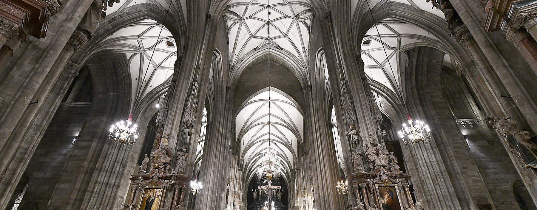 STEPHANSDOM NEUE BELEUCHTUNGSANLAGE