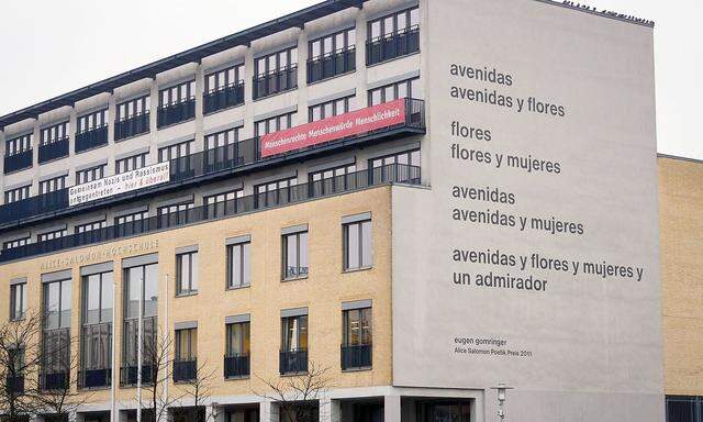 Berlin Hellersdorf Alice Salomon Hochschule Fachhochschule Wandgemaelde das Gedicht von Eugen Gomr