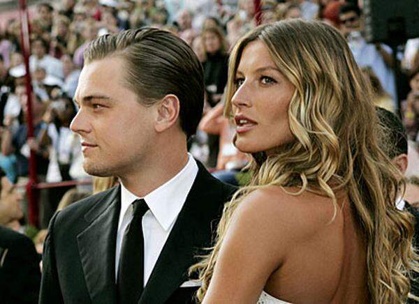 Vor Refaeli war DiCaprio fast vier Jahre mit dem Topmodel Gisele Bündchen zusammen. Die Brasilianerin begleitete den Schauspieler sogar auf die Oscar-Verleihung. Heute ist Bündchen mit dem Football-Star Tom Brady zusammen, das Paar iost bereits verheiratet und hat ein Kind. Auch mit anderen schönen Frauen werden DiCaprio Affären nachgesagt.