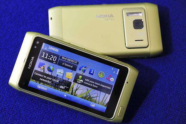 Das Nokia N8 ist wohl eines der letzten erfolgreichen Symbian-Smartphones von Nokia. Es erschien 2010 - ein Jahr später folgte enge Partnerschaft mit Microsoft und der Umstieg auf Windows Phone.