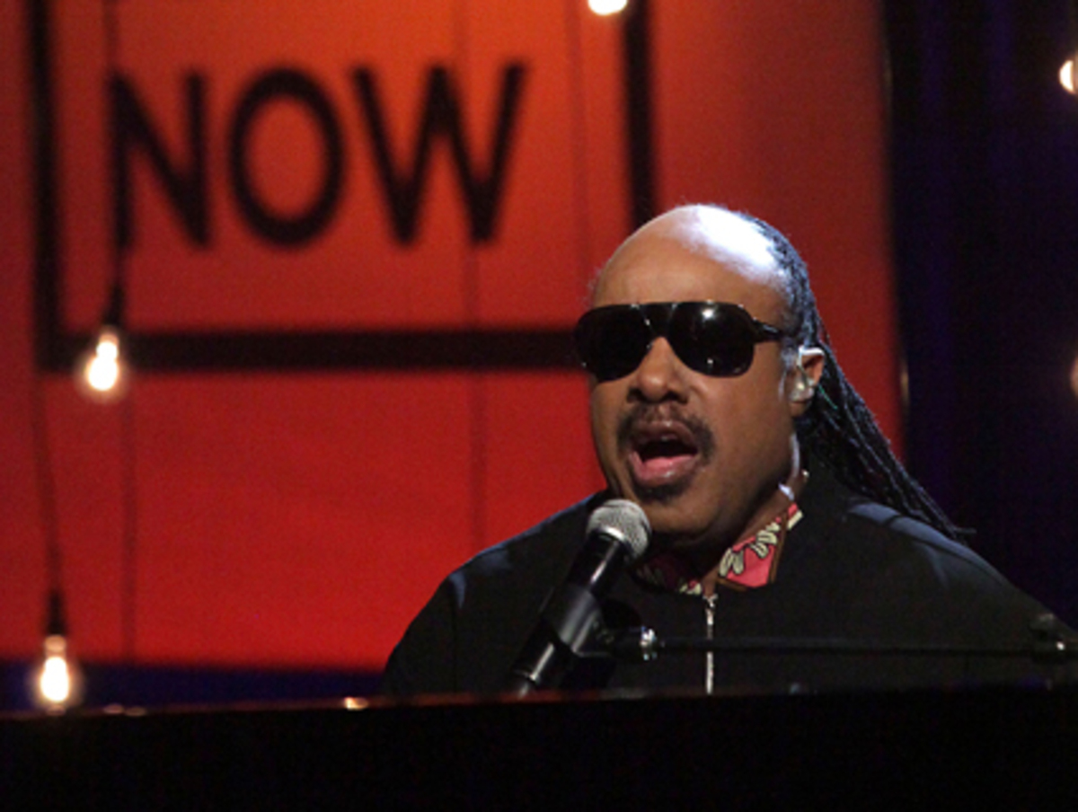 Stevie Wonder sang mit einem Gospelchor...