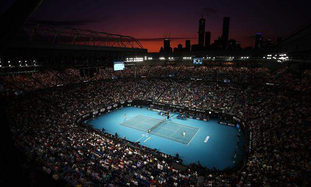 Thiem (rechts) ist der erste Österreicher, der in einem Finale der Australien Open stand (im Bild der Center Court am Sonntag).