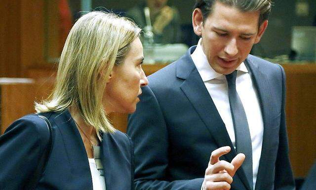 EU-Außenbeauftragte Federica Mogherini mit dem österreichischen Außenminister Sebastian Kurz beim Ministertreffen in Brüssel.