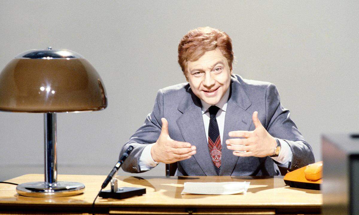 Portisch war maßgeblicher Proponent des erfolgreichen Rundfunkvolksbegehrens, das in die Rundfunkreform unter Generalintendant Gerd Bacher mündete. 1967 wechselte er als Chefkommentator in den ORF - und wurde eines der Aushängeschilder der Bacher'schen Informationsoffensive. Im Bild: Der Sänger und Komiker Heinz Holecek parodierte Portisch