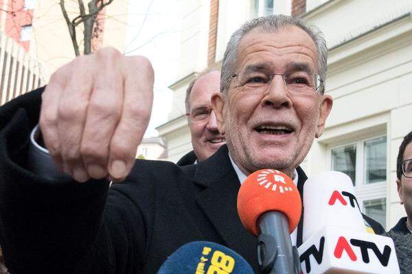 Das Ziel von Wahlsieger Alexander Van der Bellen ist es, dass die Leute im Laufe der Zeit sagen: "Schau, da ist 'unser' Bundespräsident". Er wolle nun auf die Wähler aller Parteien zugehen, auch auf jene der FPÖ. Noch am Samstag, am Tag vor der Wahl, habe er sich gedacht: "Uff, ich weiß nicht", am Sonntag sei er aber wieder "frohgestimmt" gewesen.  