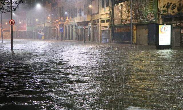 Nach Starkregen in Rio de Janeiro