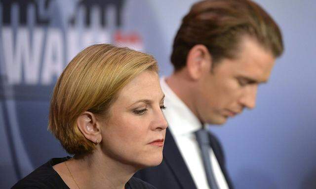 Neos-Chefin Meinl-Reisinger und ÖVP-Chef Kurz am Sonntag im Medienzentrum der Wahl