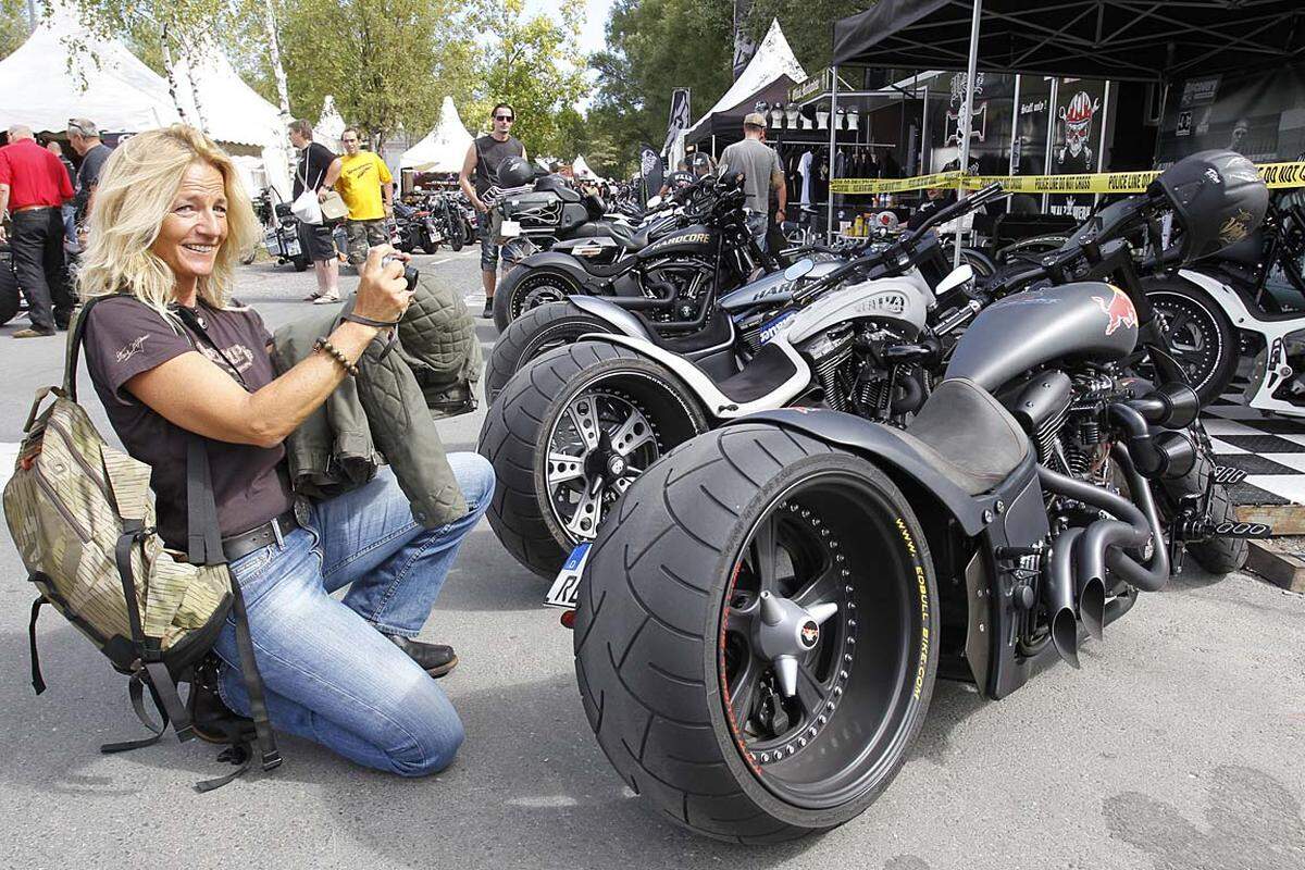 70.000 Harley-Fans sind zur 14. Bike Week am Faaker See in Kärnten gekommen, und die Polizei hat einiges zu tun: Die Zahl der Raser ist um ein Fünftel gestiegen, und neun Motorräder sind gestohlen worden. Höhepunkt ist die Harley-Parade am Samstag.