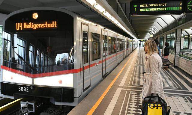 Drei Monate lang sollen Jahreskartenbesitzer der Wiener Linien gratis fahren dürfen.