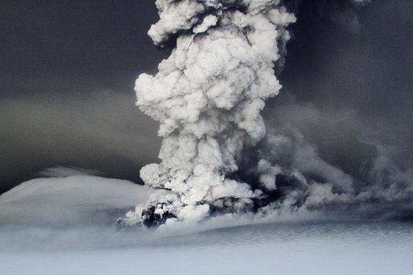 Innerhalb der ersten 36 Stunden nach der Eruption spuckte der Grimsvötn bereits die gleiche Aschemenge wie der Eyjafjallajökull während seiner ganzen Ausbruchsperiode im Jahr 2010.