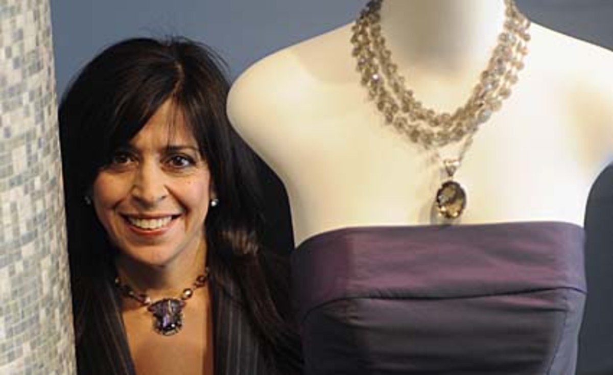 Doch wer zeichnet verantwortlich für den Michelle Obama-Stil? Ziemlich viel dürfte Maria Pinto, Modedesigner aus Chicago, dazu beitragen, die viele Teile der Garderobe der neuen First Lady kreierte.