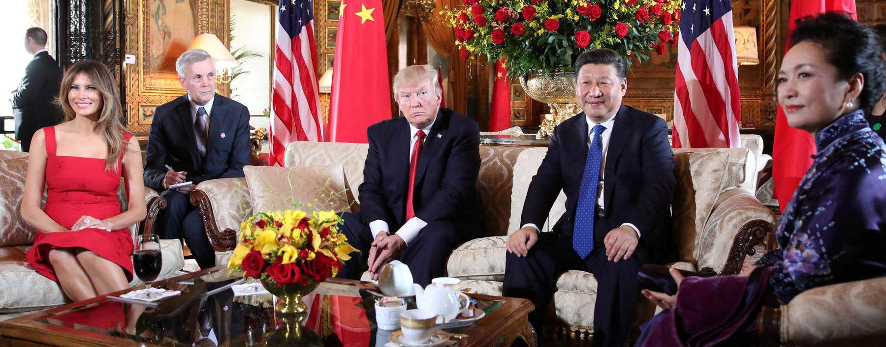 US-Präsident Donald Trump (im Bild in seinem Domizil Mar-a- Lago) nennt Chinas Präsidenten gerne „König“. Angeblich gefällt das Xi Jinping.