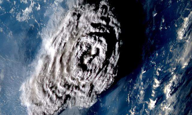 Ein Satellitenbild vom Ausbruch des Vulkans Hunga Ha'apai.