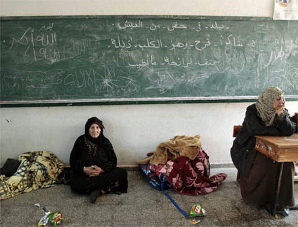 Viele Palästinenser flüchten aus ihren Häusern. Einige suchen Zuflucht in von den Vereinten Nationen geführten Schulen.