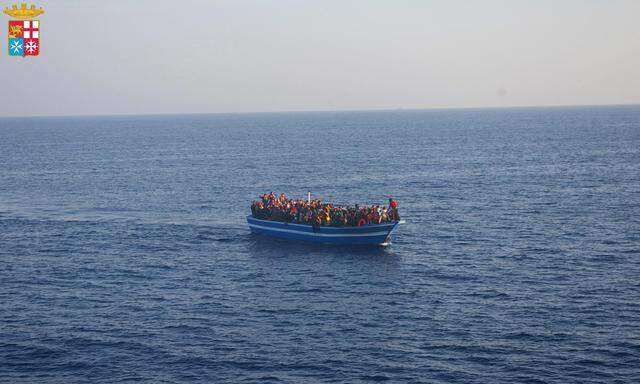 Eines von unzähligen Booten der Flüchtlingsflotte, die übers Mittelmeer nach Norden übersetzt.