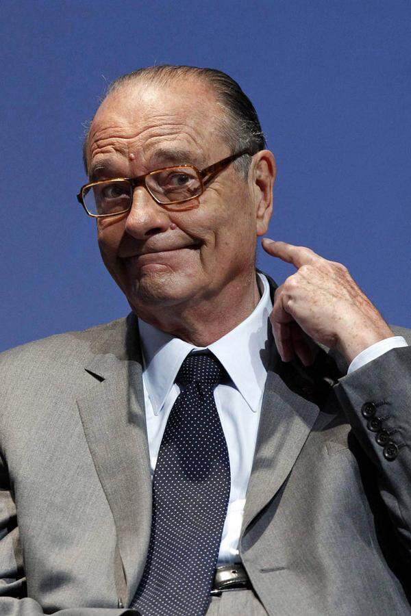 Nach Mitterrands Ausscheiden schlug die Stunde von Jacques Chirac: Der frühere Bürgermeister von Paris gewann in der Stichwahl gegen Sozialistenchef Lionel Jospin und wurde am 17. Mai 1995 Präsident. Am 5. Mai 2002 wurde der konservative Chirac gegen den Rechtsextremen Jean-Marie Le Pen in der Stichwahl triumphal im Amt bestätigt. Nach zwölf Jahren an der Macht kündigte der heute 79-Jährige im Frühjahr 2007 den Verzicht auf eine neue Amtszeit an.