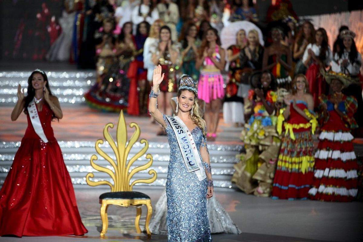 Bereits am Samstag war die Spanierin Mireia Lalaguna Royo in China zur Miss World gewählt worden. Die österreichischen Vertreterinnen eroberten bei beiden Bewerben keine Spitzenplätze, zogen aber trotzdem zufrieden Bilanz.