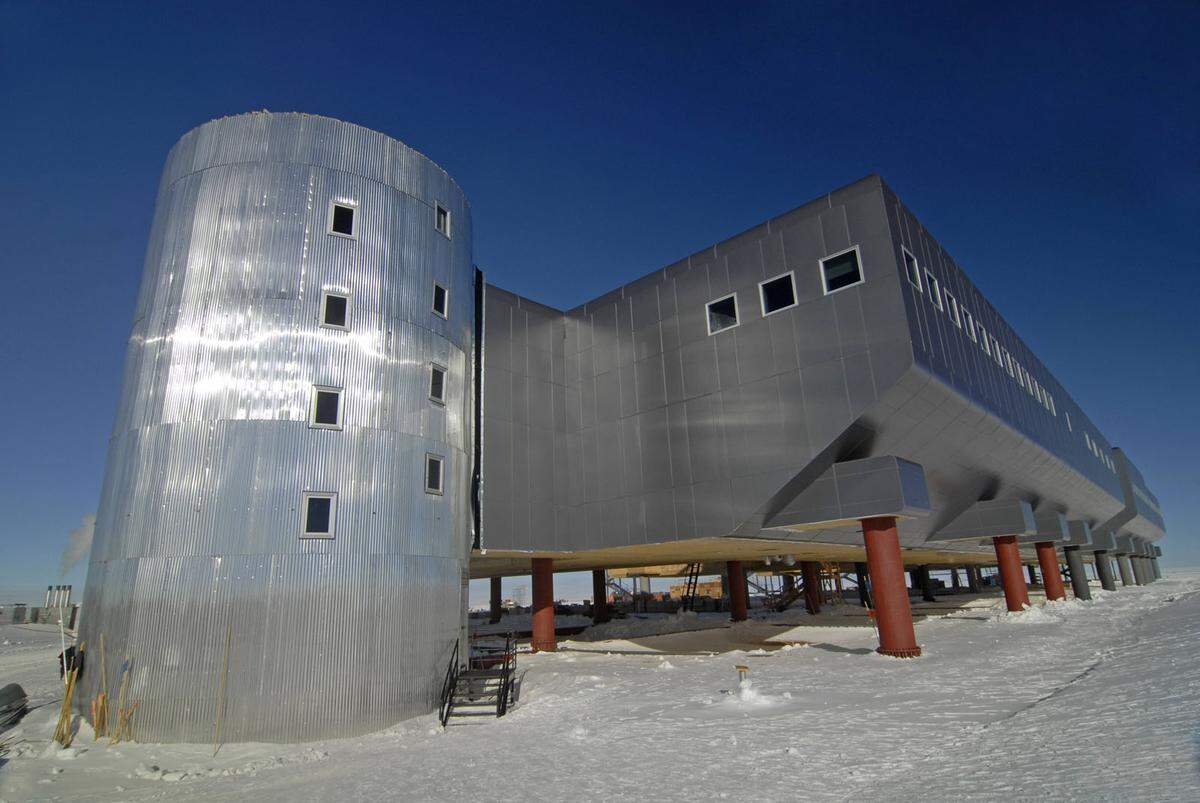 An der Forschungsstation wurden minus 82,8 Grad Celsius gemessen. Im Hochsommer arbeiten hier über 100 Südpol-Forscher, über den Winter bleiben die wenigsten.