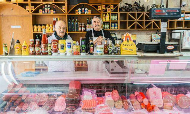 Lazari und Kozma Kozmao˘glu betreiben seit Jahrzehnten die Fleischerei Yeni Ideal Salam in Istanbul.