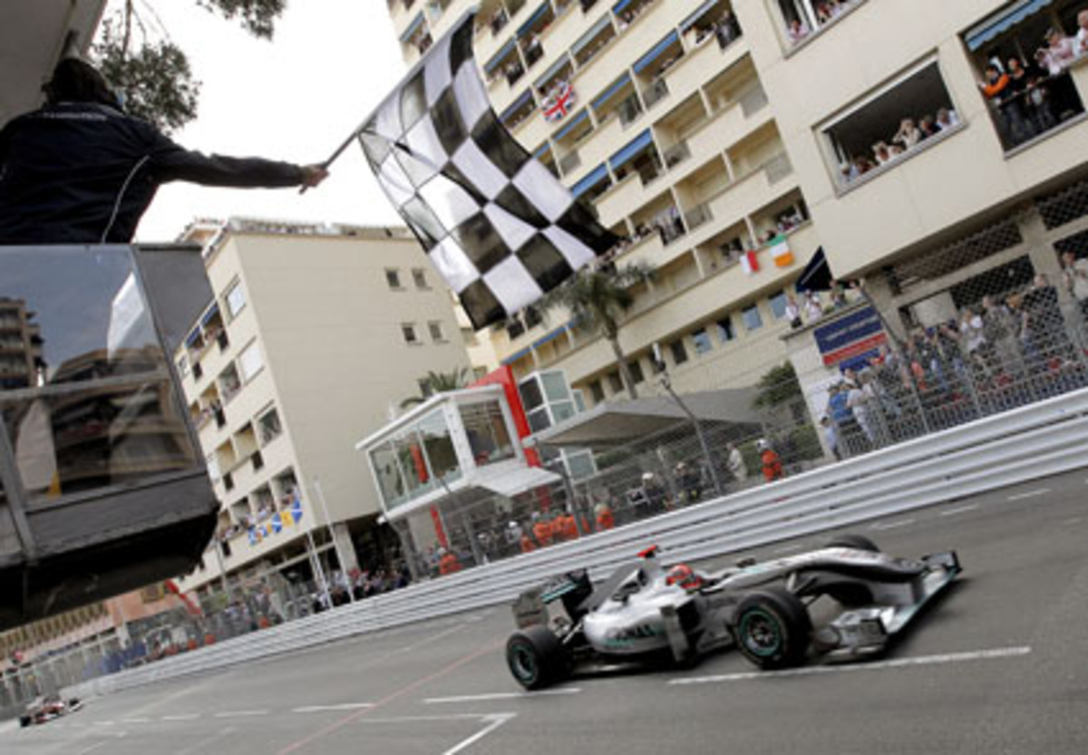 Die Saison 2010 läuft für Schumacher aber enttäuschend. Zwei vierte Plätze sind das Höchste der Gefühle. Deutsche Medien loben dennoch den Kämpfergeist von "Schumi", der am Ende in der WM Neunter wird.