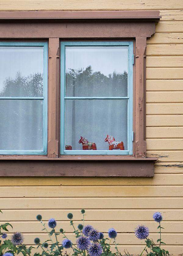 Auch im Museum und früheren Wohnhaus des schwedischen Nationalmalers Anders Zorn stehen Dalarna-Pferde als Dekoration im Fenster.