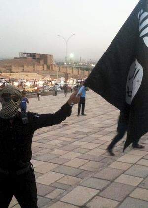Juni 2014 - ein Kämpfer des Islamischen Staats in der irakischen Stadt Mossul. Ausgangspunkt einer neuen islamistisch-militanten Herrschaft in der Region.