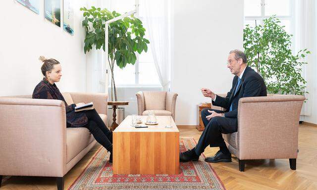 ÖAW-Präsident Heinz Faßmann im Gespräch mit "Presse"-Redakteurin Julia Wenzel.