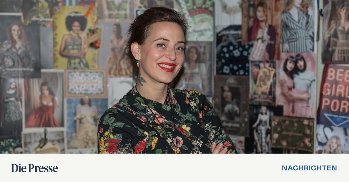 Designerin-Lena-Hoschek-Man-weint-und-schaut-nach-vorne-premium-