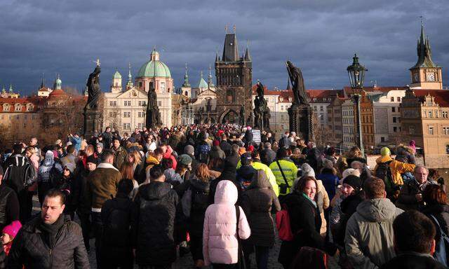 Prag hat mit Touristenmassen zu kämpfen. 