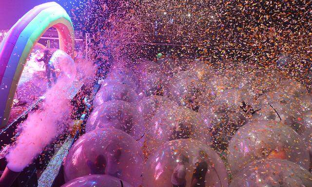 Flaming Lips give socially-distanced 'Space Bubble' concert in Oklahoma City