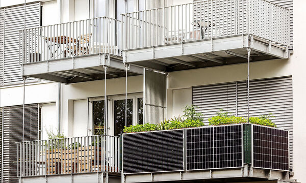 Den Anteil am Strombedarf, den ein Durchschnittshaushalt, damit realistischerweise decken kann, beziffern Info-Plattformen meist mit fünf bis zehn oder bestenfalls 20 Prozent. 