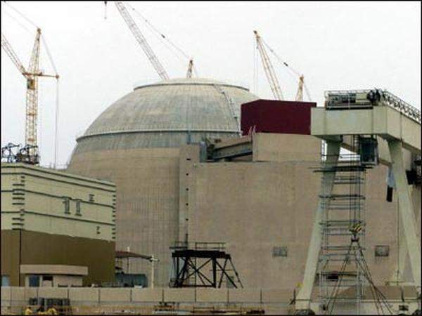 Der iranische Außenminister Manouchehr Mottaki kündigt an, sein Land werde nicht auf den Atom-Kompromiss eingehen