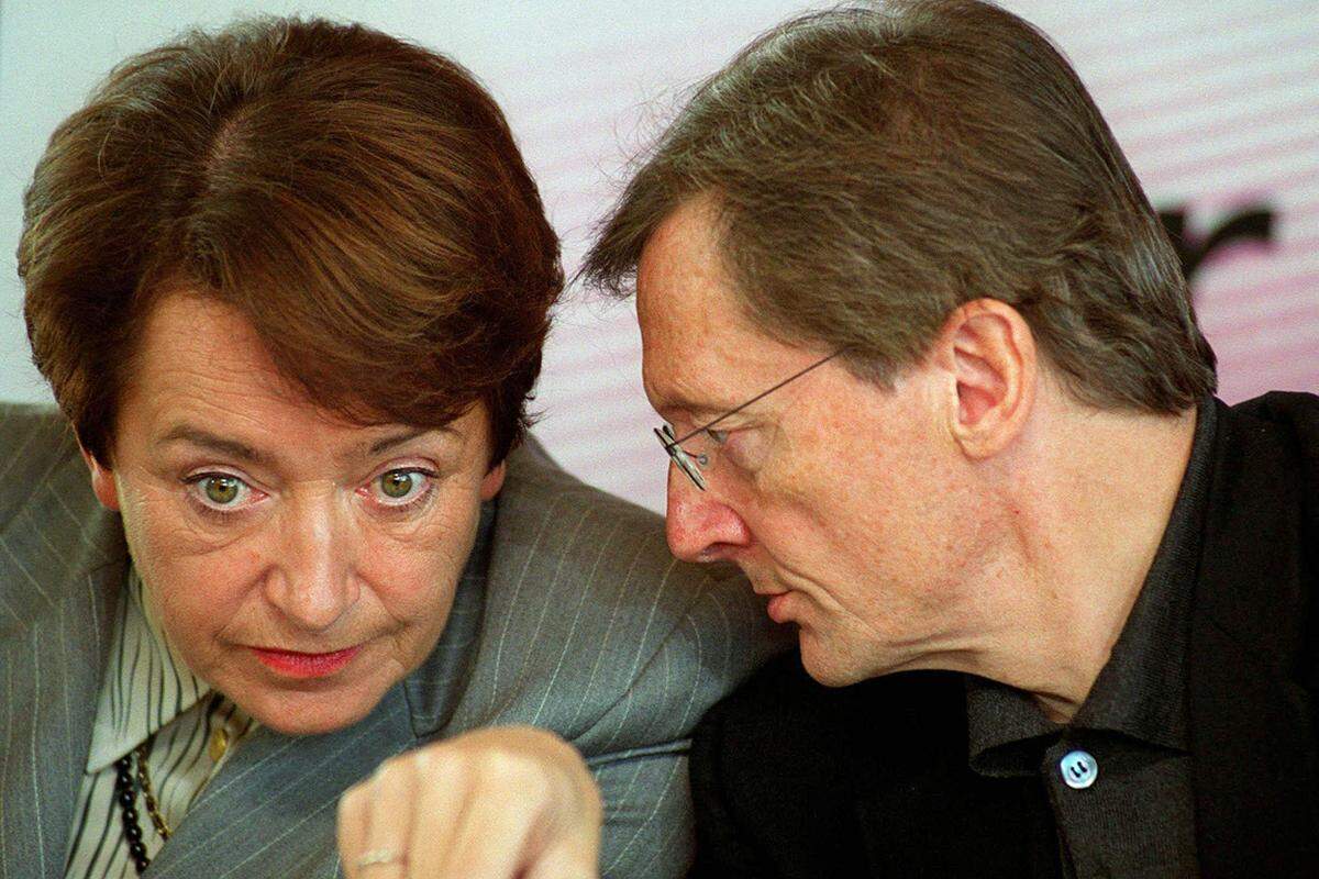 Mit dem Amtsantritt der ÖVP-FPÖ-Koalition im Februar 2000 bekam sie auch die Wissenschafts-Agenden übertragen und führte dann das Bundesministerium für Bildung, Wissenschaft und Kultur. Gehrer galt als enge und sehr loyale Vertraute des nunmehrigen Bundeskanzlers Schüssel.