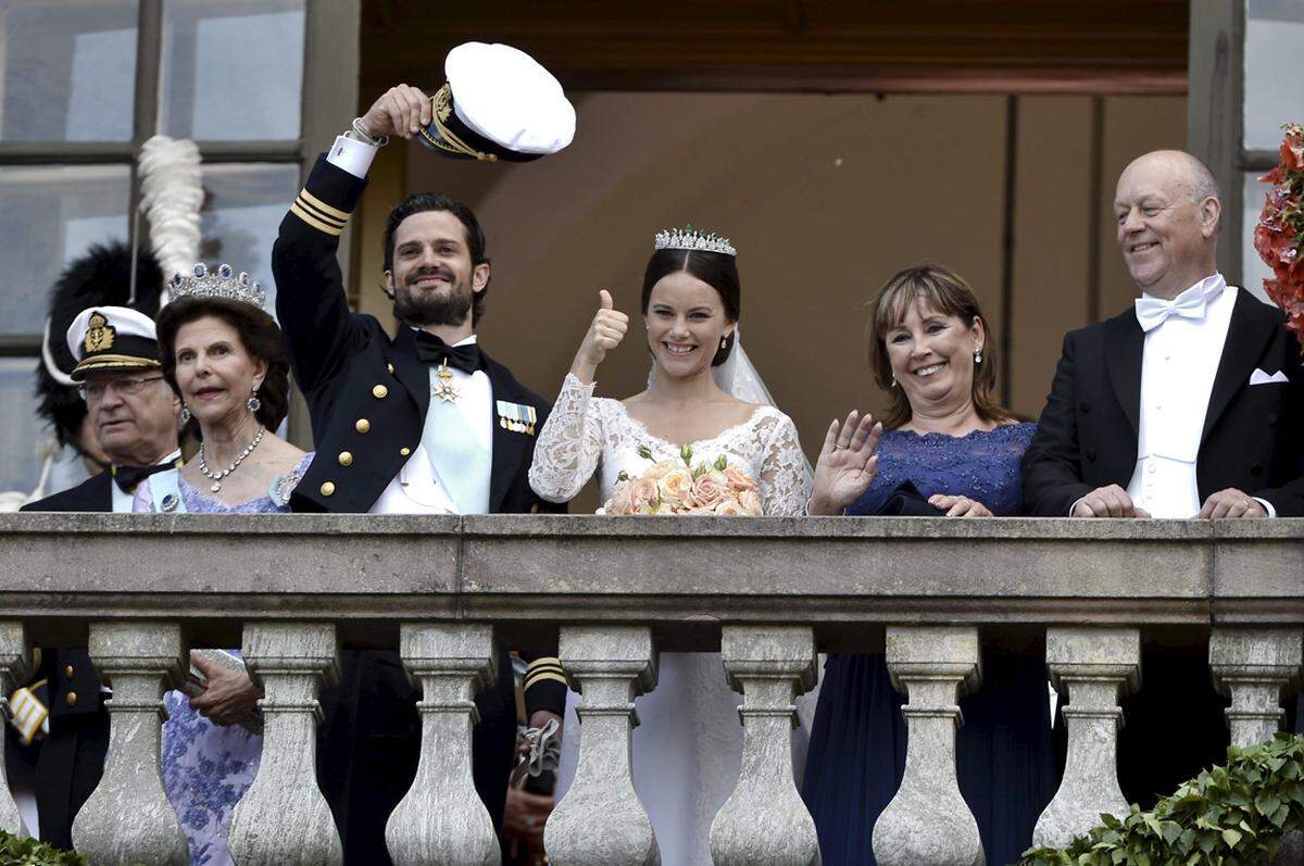 Carl Philip ist nach seinen beiden Schwestern Victoria und Madeleine das letzte der drei Kinder von König Carl XVI. Gustaf und seiner aus Heidelberg stammenden Frau Silvia, das geheiratet hat.