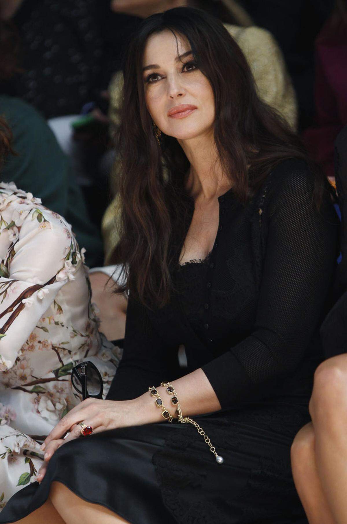 Monica Bellucci, die auch schon als Testimonial für Dolce &amp; Gabbana tätig war, ließ sich die Show in Mailand nicht entgehen.