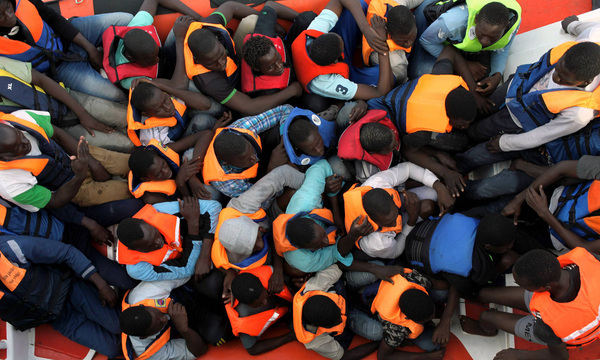 Seenotrettung von Bootsfl�chtlingen