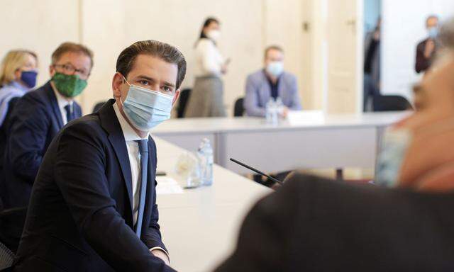 Kanzler Kurz und im Hintergrund Gesundheitsminister Anschober