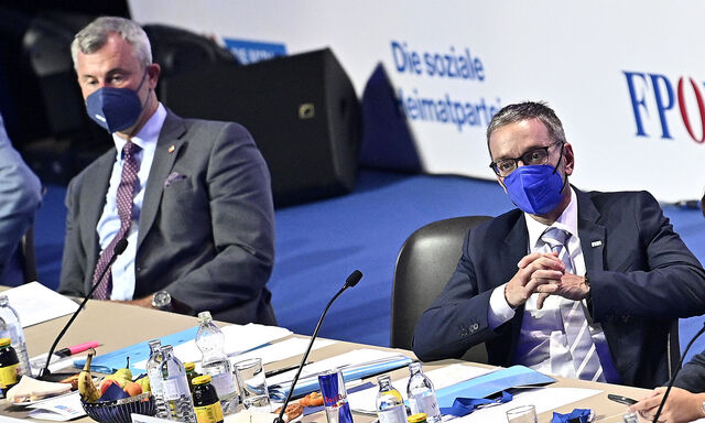 Zwischen dem ehemaligen und dem neuen Parteiobmann herrscht ein offener Richtungsstreit in der (Anti-)Corona-Politik. 