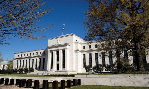 Die US-Notenbank erwägt Insidern zufolge Erleichterungen bei den Kapitalvorschriften für die größten Geldhäuser des Landes. 