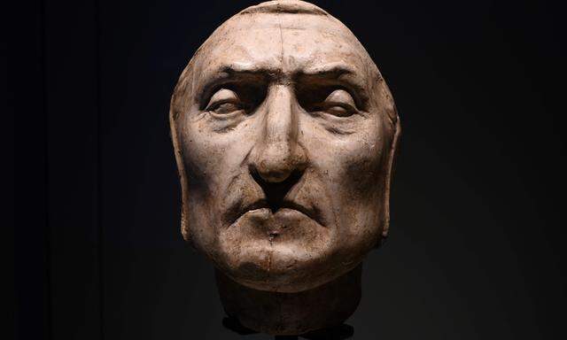 Rekonstruierte Totenmaske von Dante Alighieri - heuer jährt sich sein Todestag zum 700. Mal.
