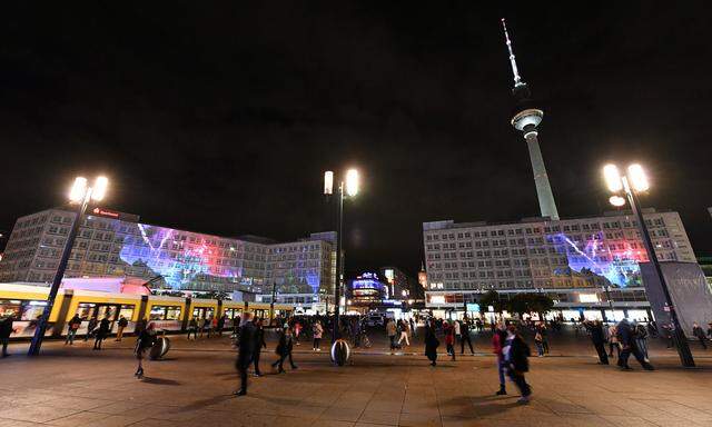 Auch eine Art Bewältigung von Fernweh: virtuell über den Berliner Alexanderplatz flanieren.