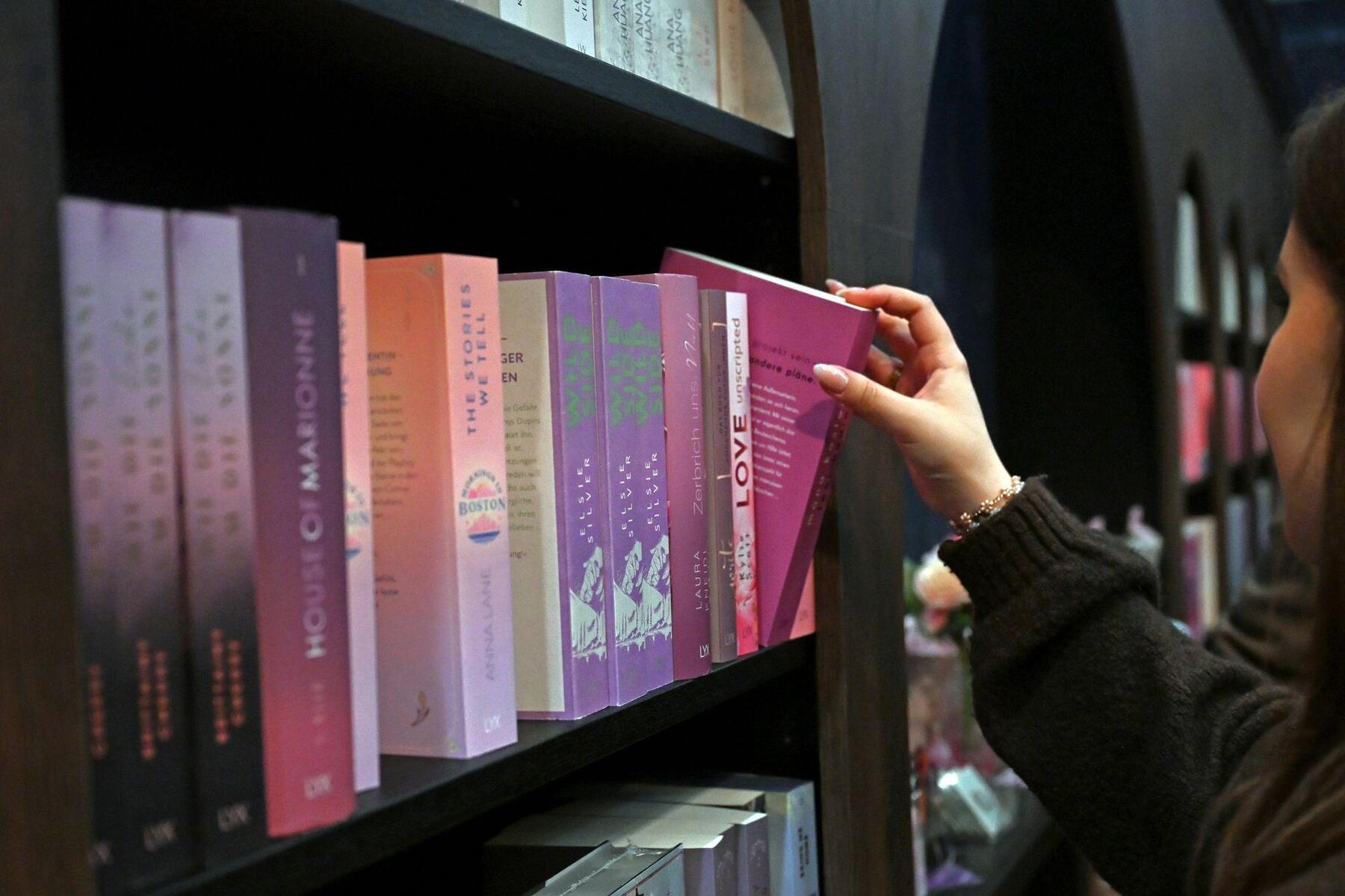 Sei mein Hund, Geliebte! Großer US-Verlag stolpert über derbe KI-Romanze  [premium]