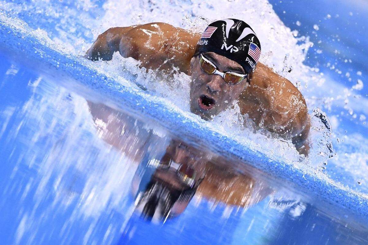 Schwimm-Superstar Michael Phelps holt bei den Olympischen Spielen fünfmal Gold, einmal Silber und ist der erfolgreichste Athlet in Rio. Phelps erhöht damit auf insgesamt 28 Olympia-Medaillen, darunter 23 Mal Gold.