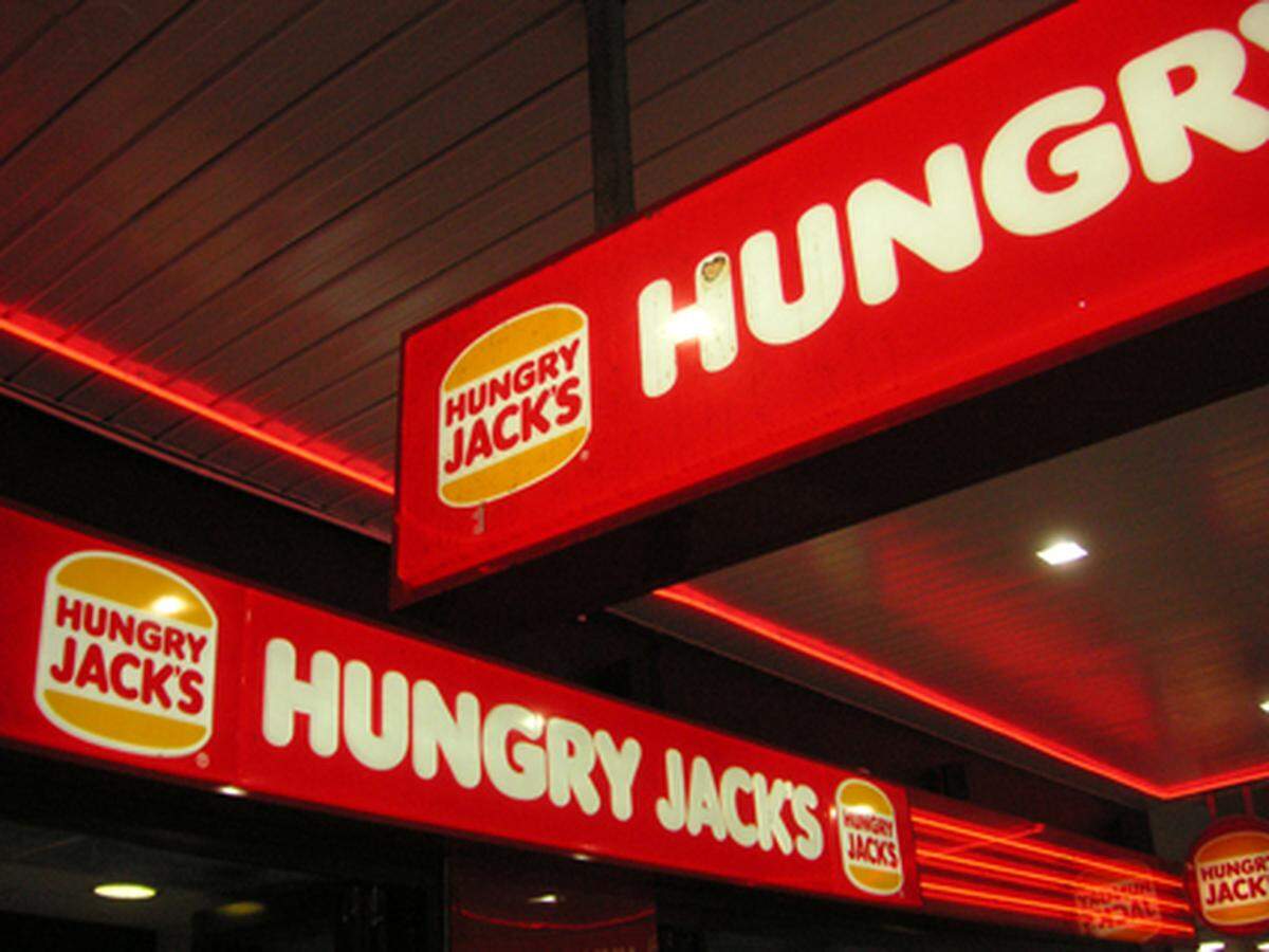  während die australische Burger-King-Variante sich selbst thematisiert, aber unter einem anderen Namen.