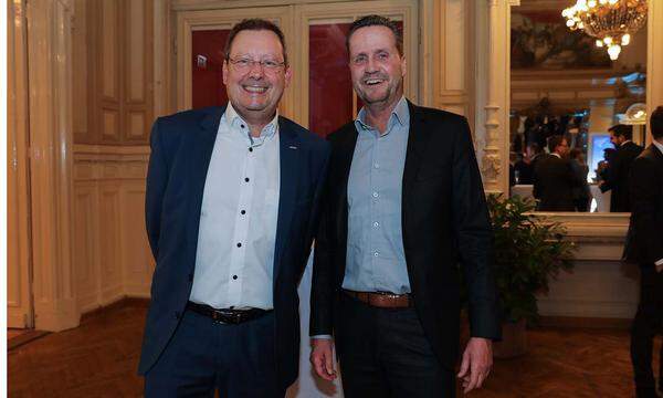 MCE-Geschäftsbereichsleiter Clifford Krumbiegel ((l.) und PwC Partner Peter Draxler.