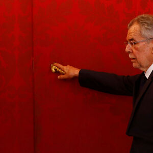 Die weltpolitische Lage geht vor: Alexander Van der Bellen (78), Bundespräsident seit 2016, möchte den Wahlkampf noch nicht eröffnen.