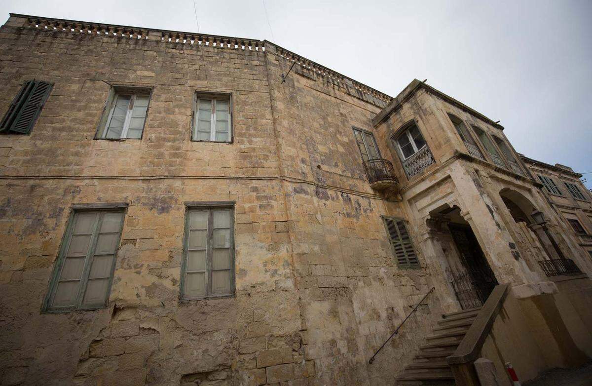 Dieses Gebäude im Palazzo-Stil zählt neuerdings nicht mehr zum Wohnungsbestand der britischen Royals. Die Villa Guardamangia, in der Königin Elizabeth II. und Prinz Philip zwei Jahre lang auf Malta gelebt haben, steht zum Verkauf.