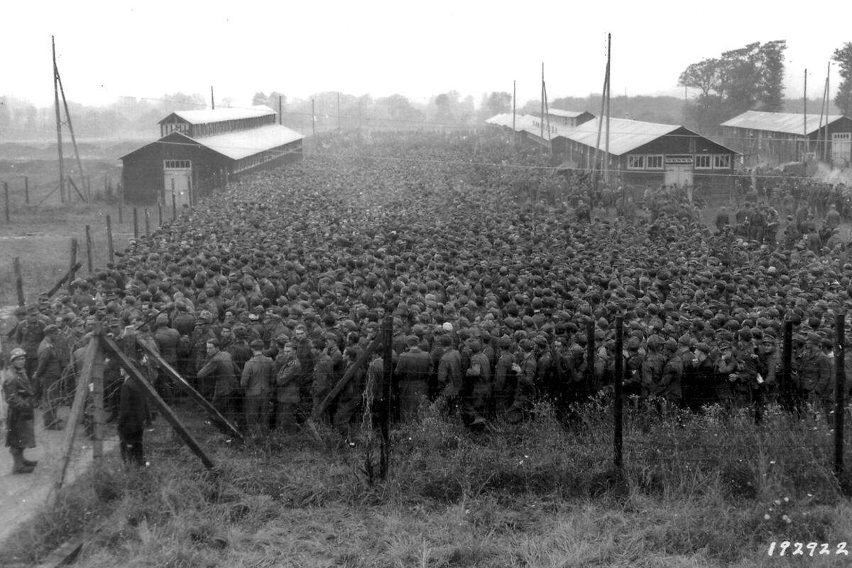 In der Folge geraten tausende deutsche Soldaten in Kriegsgefangenschaft.