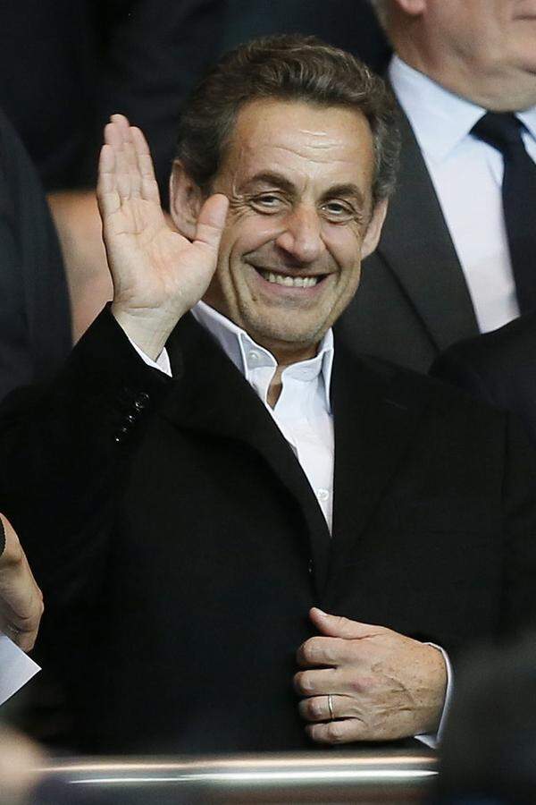 Von Ruhm und Glanz ist wenig über, von seinem Politcomeback wohl ebenso wenig. Wegen des Verdachts der Bestechung eines Staatsanwalts ist Frankreichs Ex-Staatschef Nicolas Sarkozy im Polizeigewahrsam verhört worden. Doch dies ist nur eine von zahlreichen Affären, die dem 59-Jährigen ein mögliches Comeback in die Politik erschweren könnten. Ein Überblick: