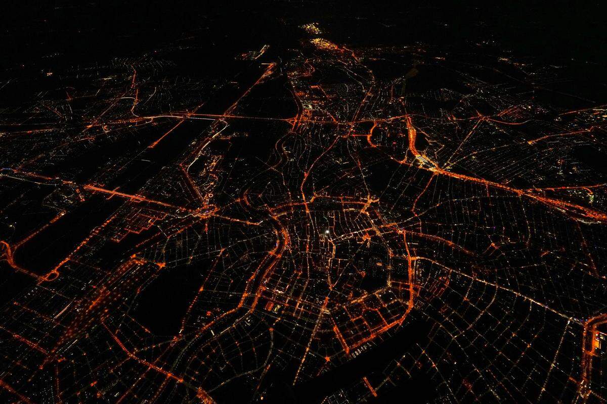 Lichtverschmutzung über Wien.   >> Zum Artikel: Die Vermessung der Wiener Nacht